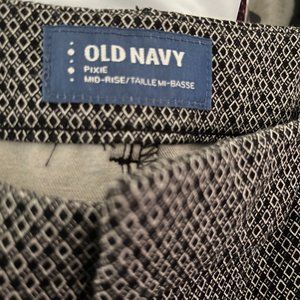 Old Navy Capri Length Pixie Pant